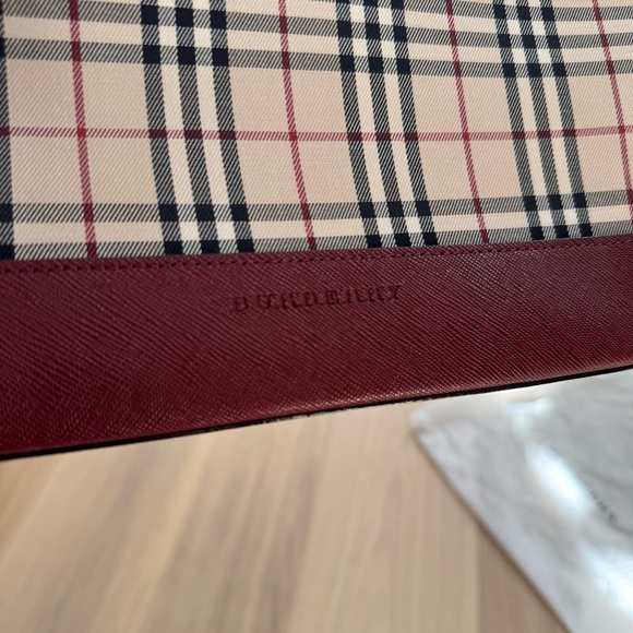 Burberry Nova Check Canvas Zip Top Tote Burgundy Leather Trim Auth - Picture 12 of 13
